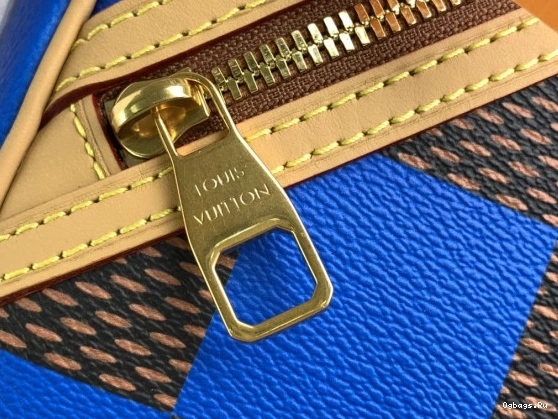Chess LOUIS VUITTON Messenger-24*24*8CM 0419
